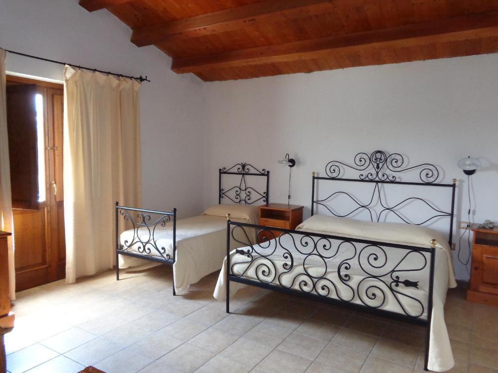 Hotel Su Baione Abbasanta Quarto foto
